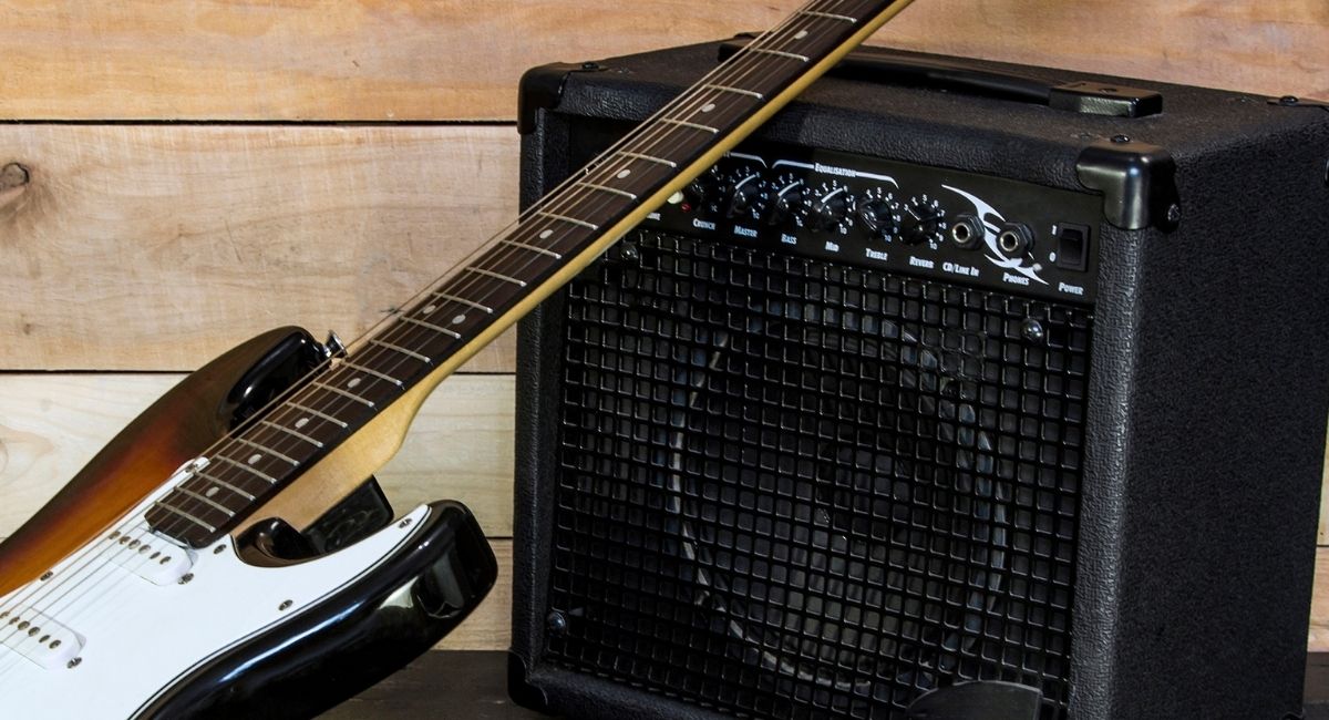 How to Use a Guitar Amp With an Electric Guitar