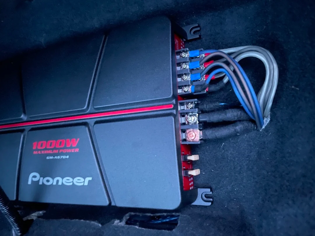 Pioneer GM-A6704 amplifier wiring terminals and RCA input control close-up