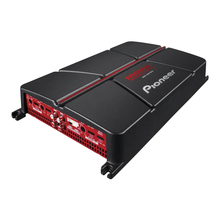 Pioneer GM-A6704 4-channel amplifier top panel and connections