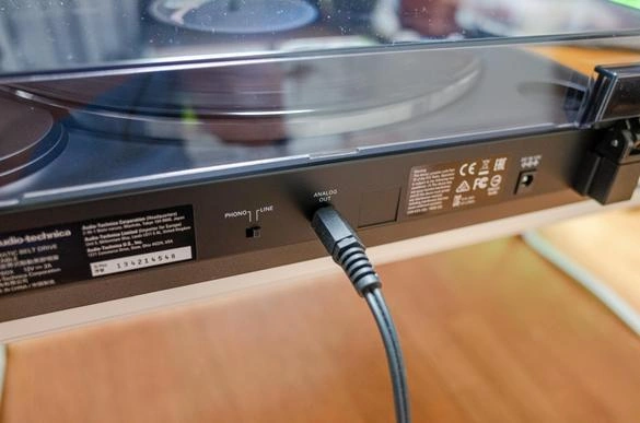 Audio-Technica AT-LP60X phono line switch and RCA outputs