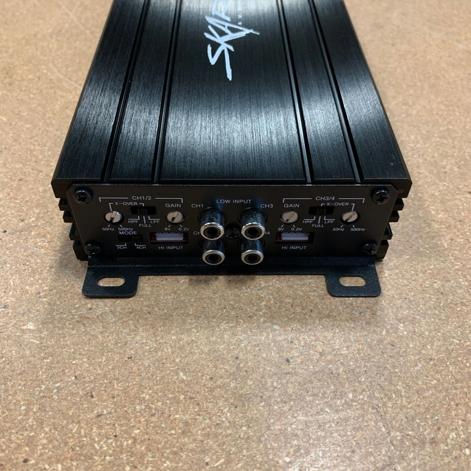Skar Audio SK-M4004D crossover and gain controls